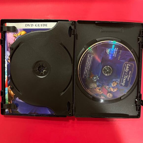 Walt Disney's Lady and the Tramp DVD - Picture 3 of 4